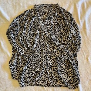Long sleeve Vince Camuto animal print tunic top